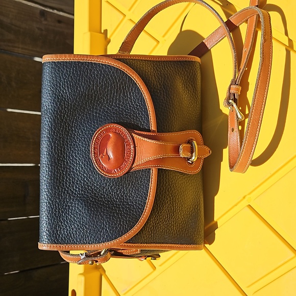 Dooney & Bourke Handbags - DOONEY & BOURKE❤️Vintage❤️VINTAGE ❤️All Weather ❤️Shoulder Bag